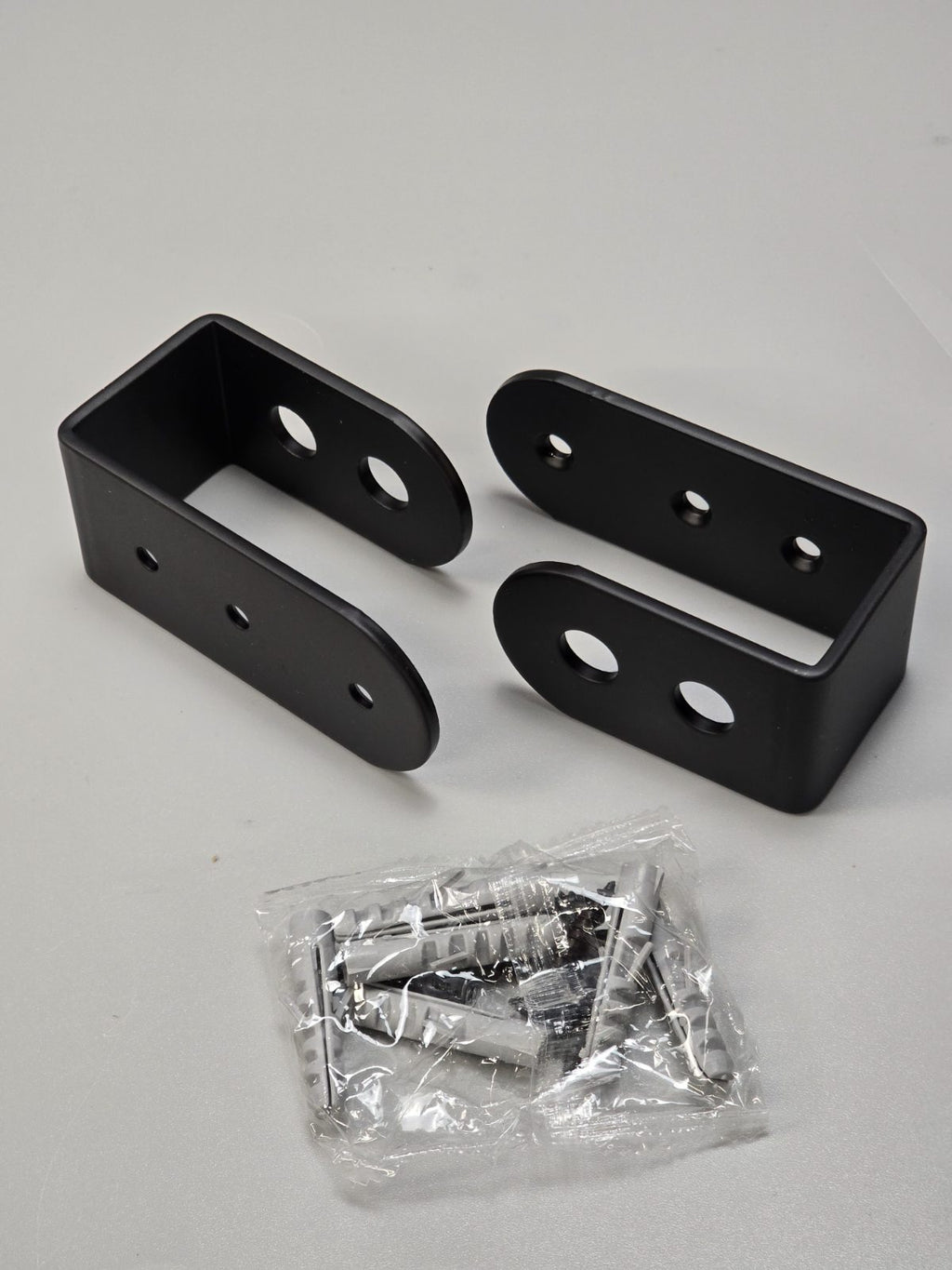 U brackets — photograph 1