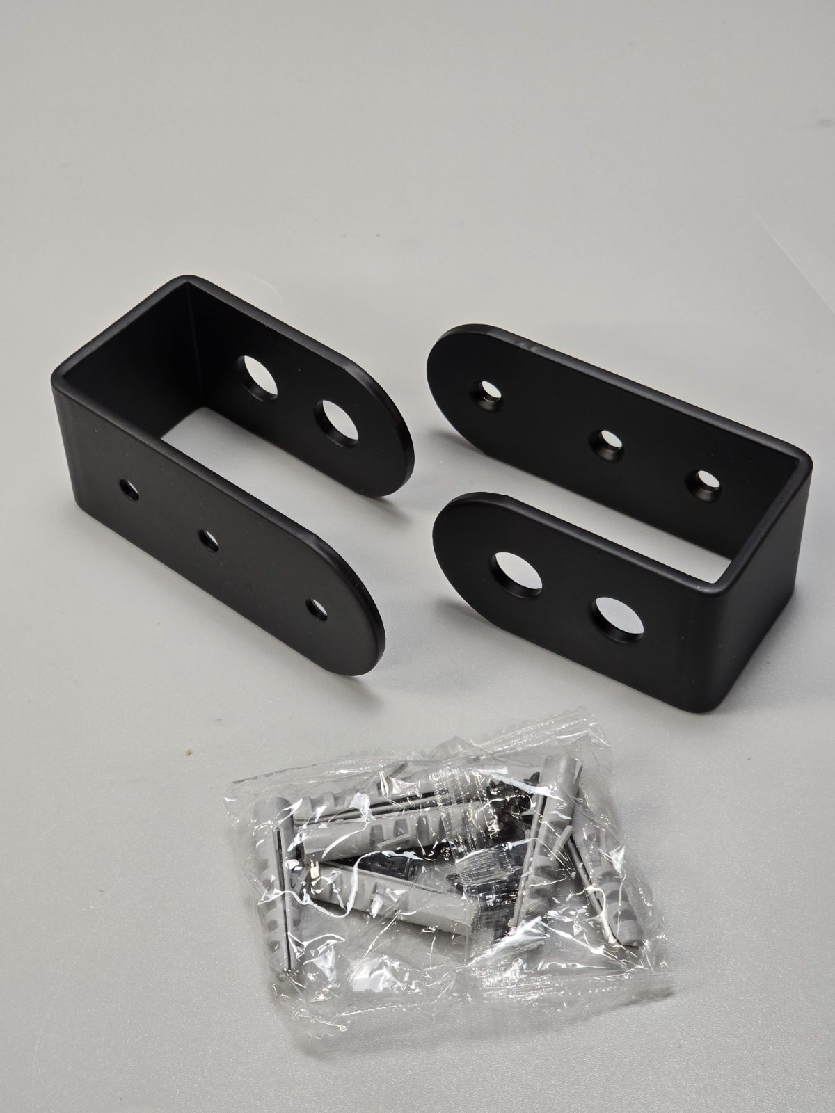 U brackets — photograph 1