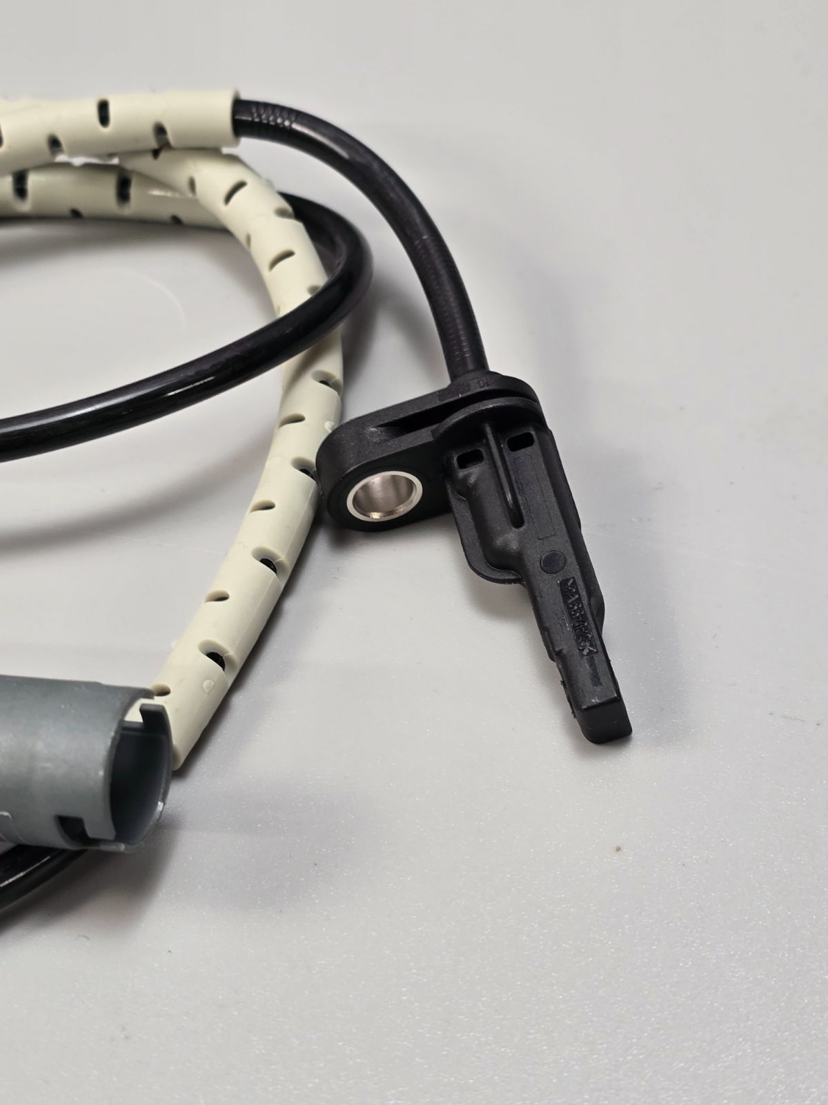 ABS Speed Sensor 34526785022 — photograph 2