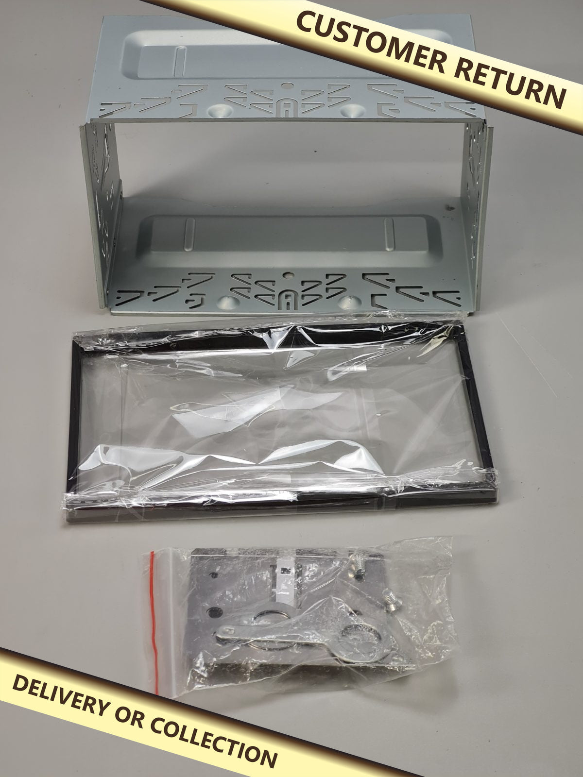 2 DIN Stereo frame — photograph 1 — Customer return; auction delivery information shown on image