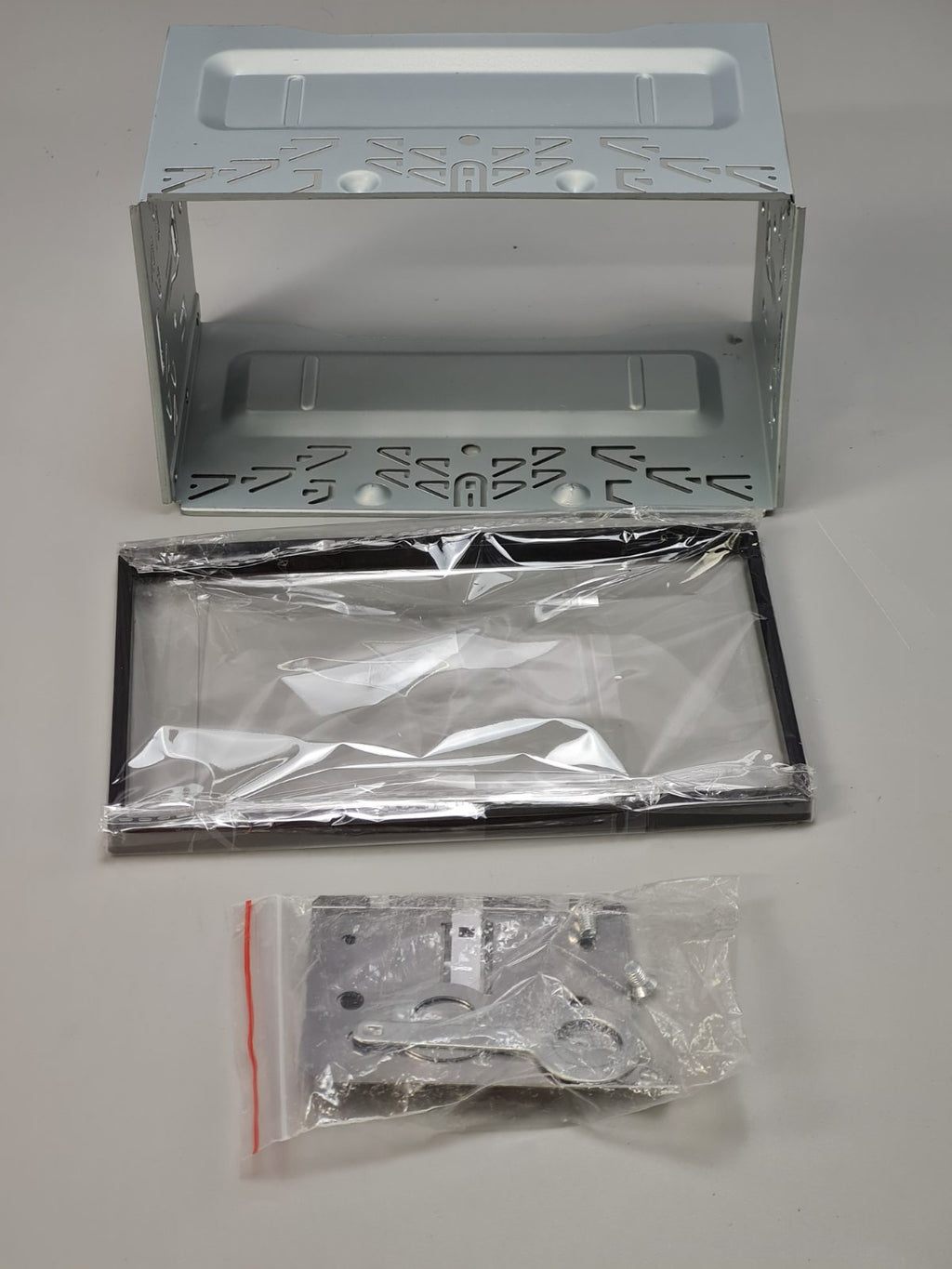2 DIN Stereo frame — photograph 1