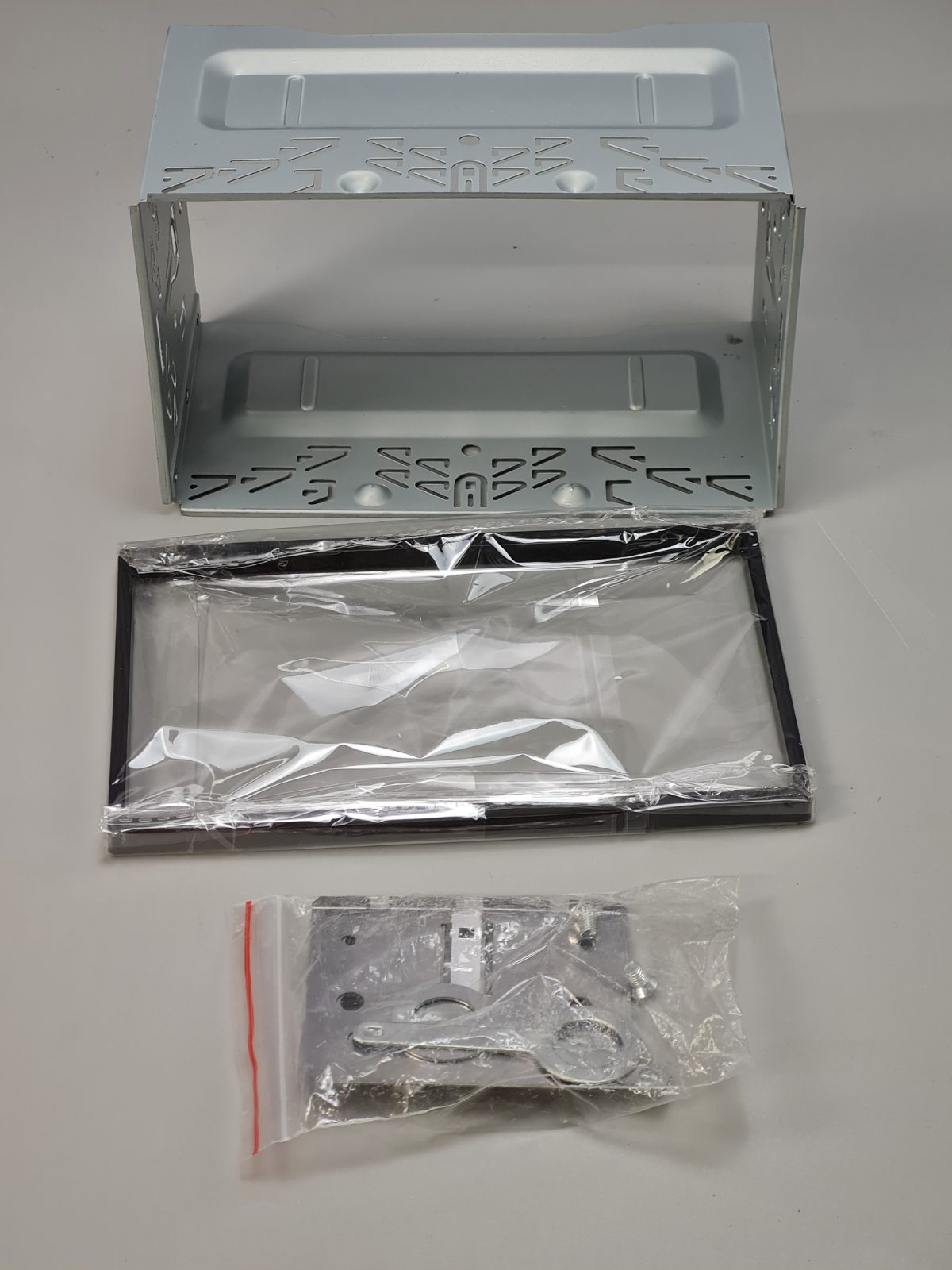 2 DIN Stereo frame — photograph 1