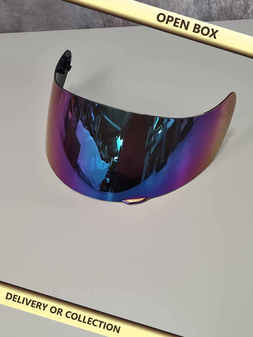 Motorcycle helmet visor — photograph 1 — Open box; auction delivery information shown on image