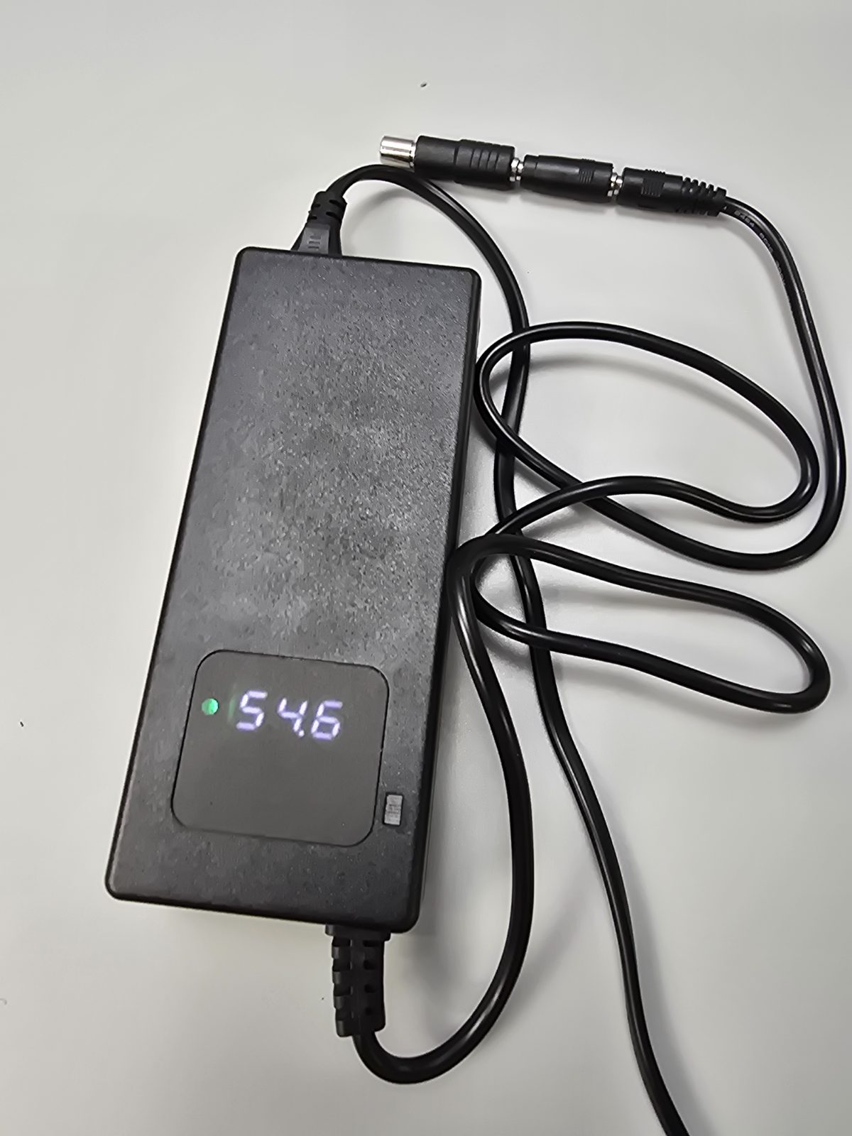 54.6v 2A Fast Charger DC5.5 x 2.1mm, GX12 — photograph 1