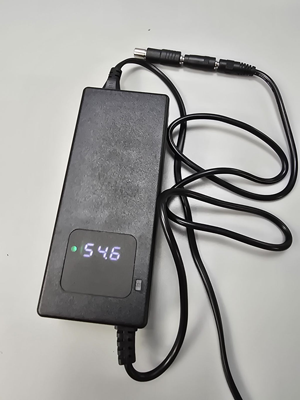 54.6v 2A Fast Charger DC5.5 x 2.1mm, GX12 — photograph 1