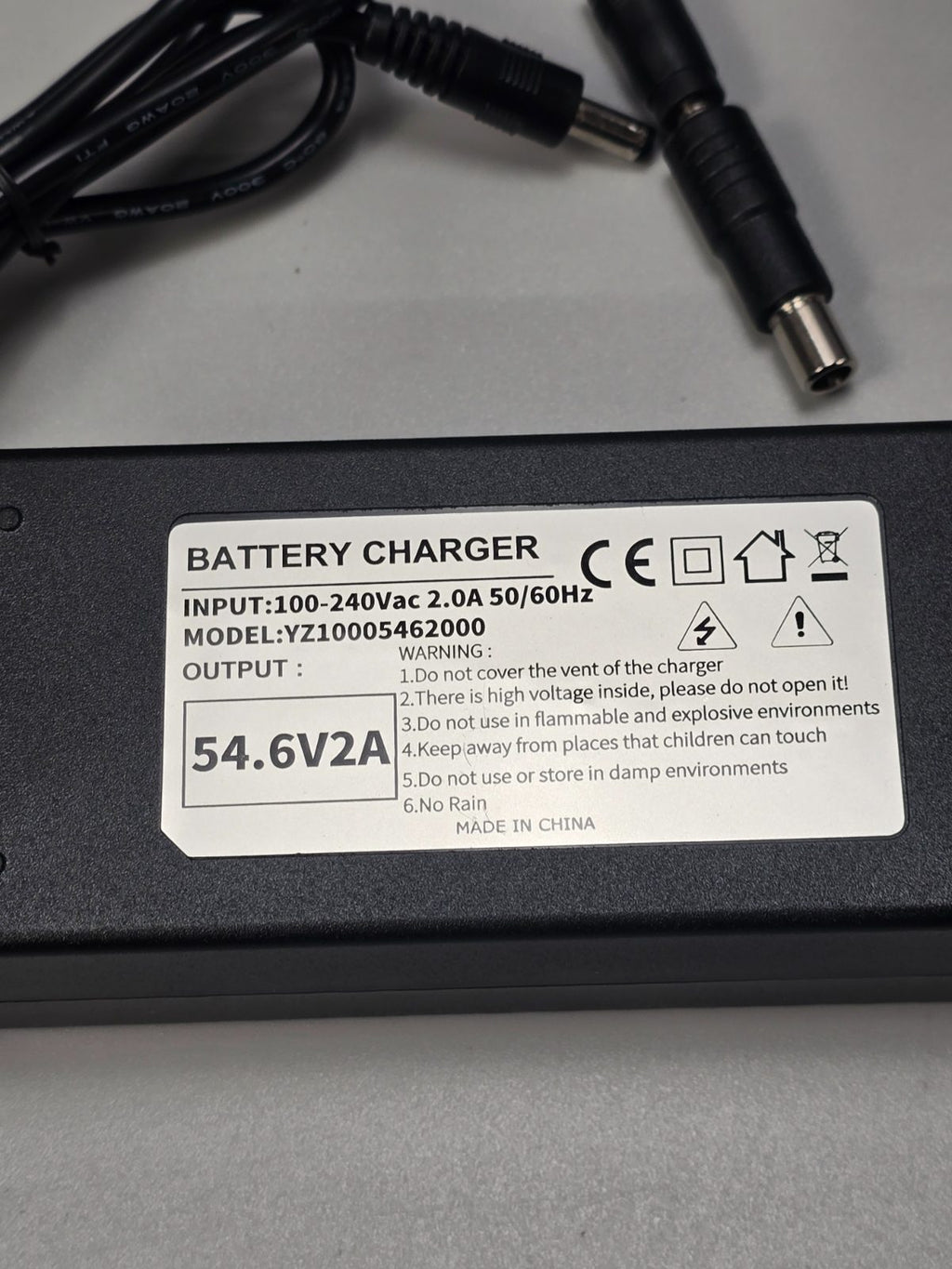54.6v 2A Fast Charger DC5.5 x 2.1mm, GX12 — photograph 3