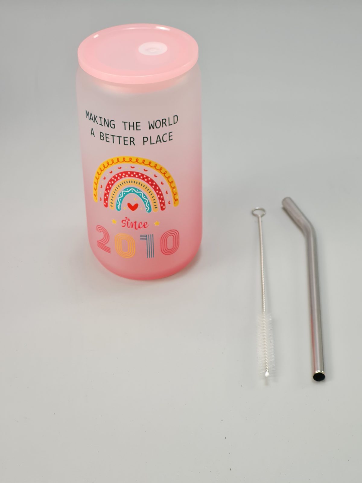 Glass Mug with Lid and Straw — photograph 2