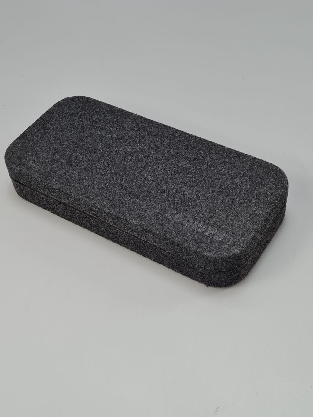 Switch 2 Slim Felt Hard Case — photograph 2