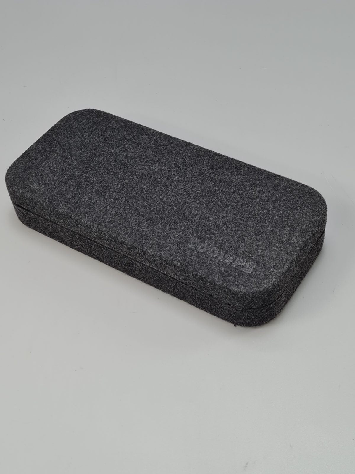 Switch 2 Slim Felt Hard Case — photograph 2