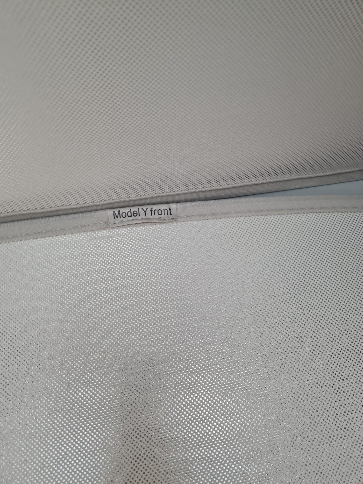 Tesla model Y sunshade — photograph 3