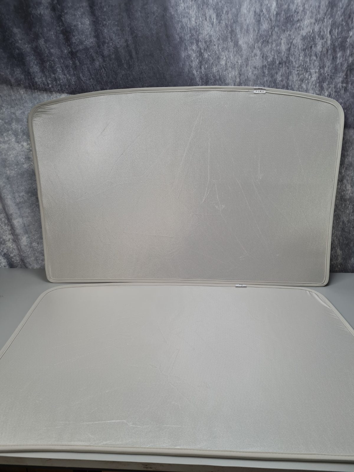 Tesla sunshade model 3/Y — photograph 2