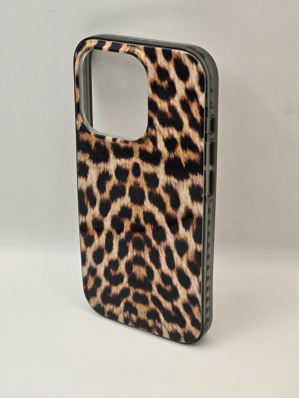 iPhone 15 Pro Case in Leopard Fur Print — photograph 1