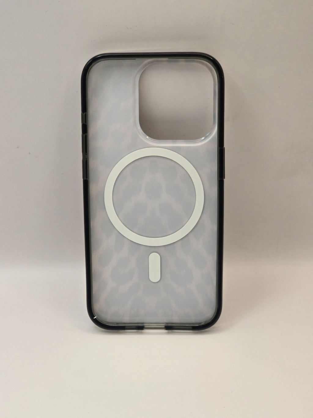 iPhone 15 Pro Case in Leopard Fur Print — photograph 2