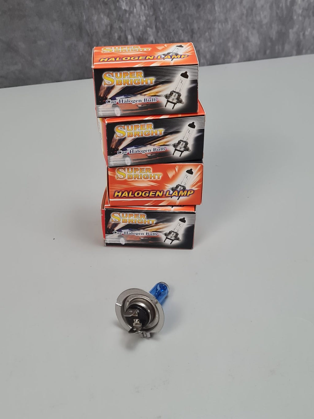 4pc h7 headlight bulbs — photograph 1