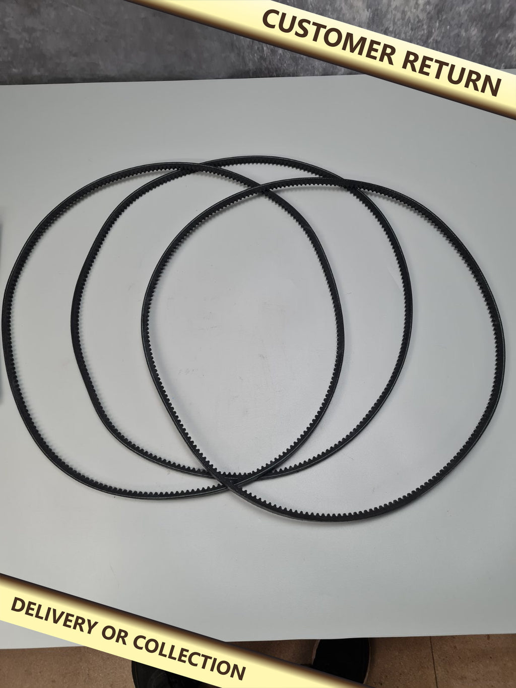 3pcs V-Belt — photograph 1 — Customer return; auction delivery information shown on image
