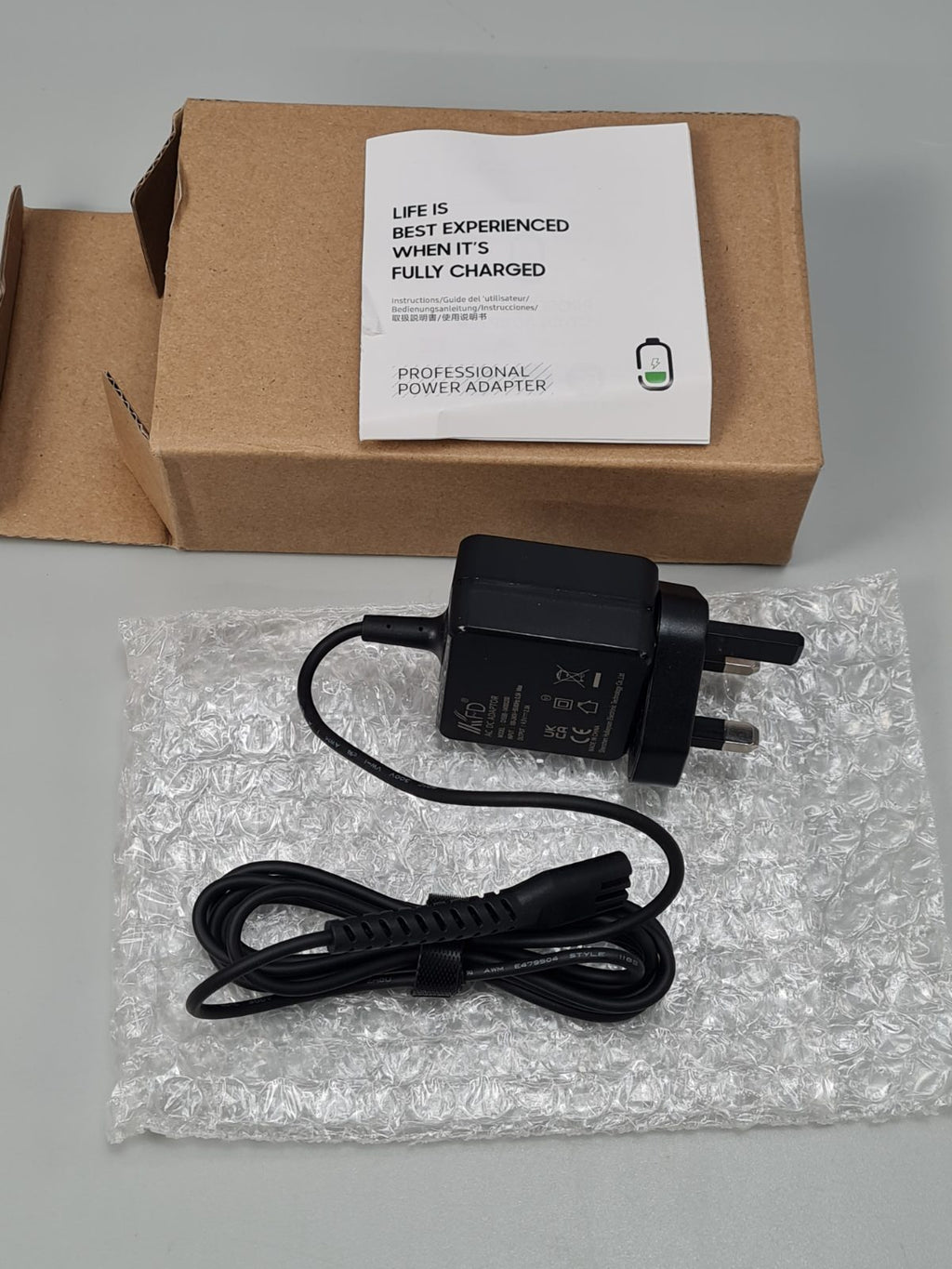 4V 2A charger for professional Razor — photograph 2