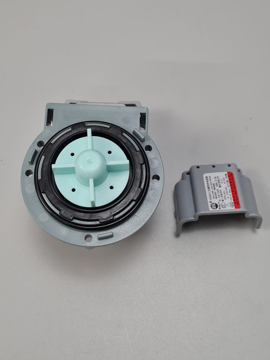 Washing machine drain pump motor — photograph 3