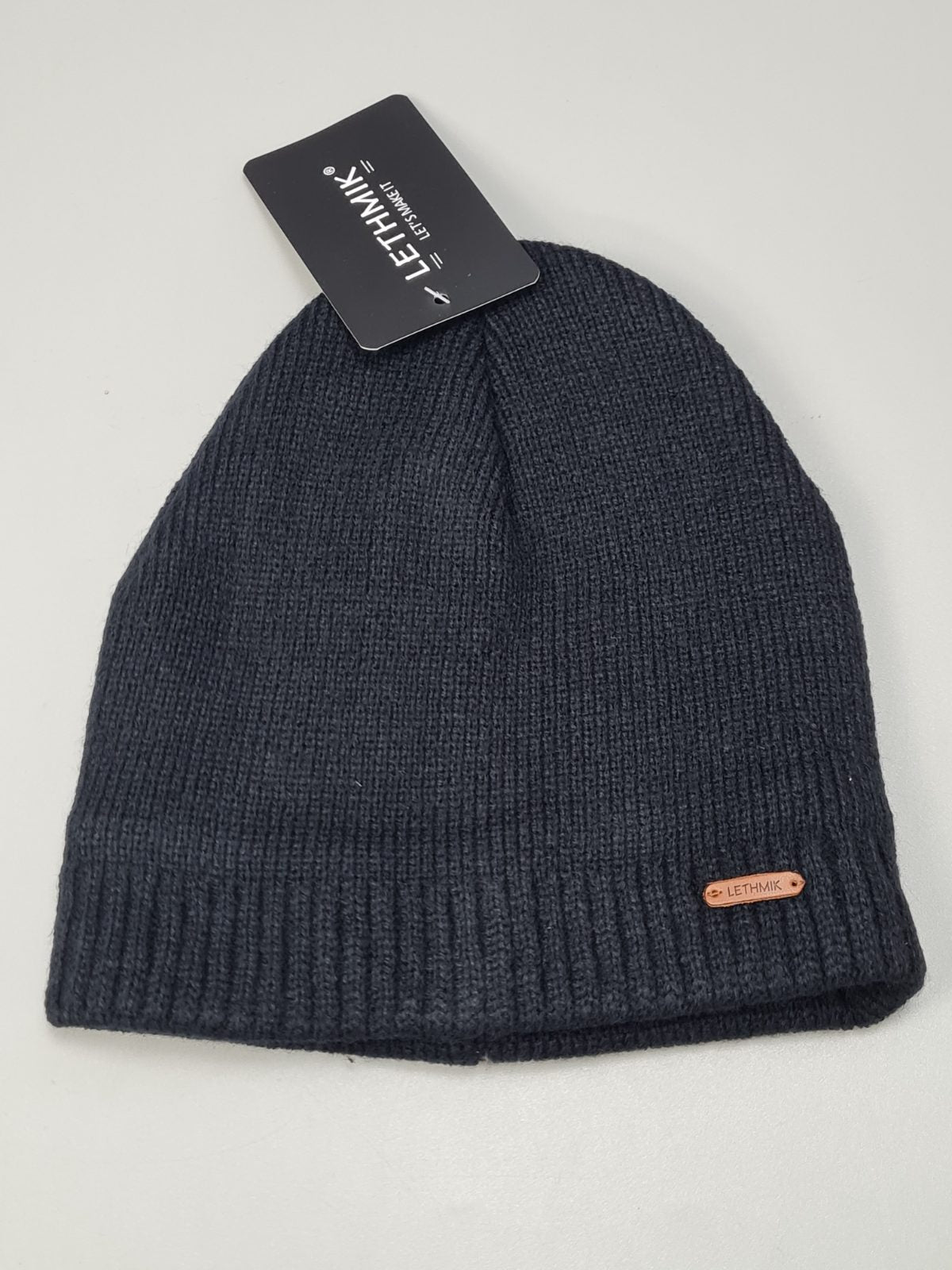 Black beanie hat — photograph 1