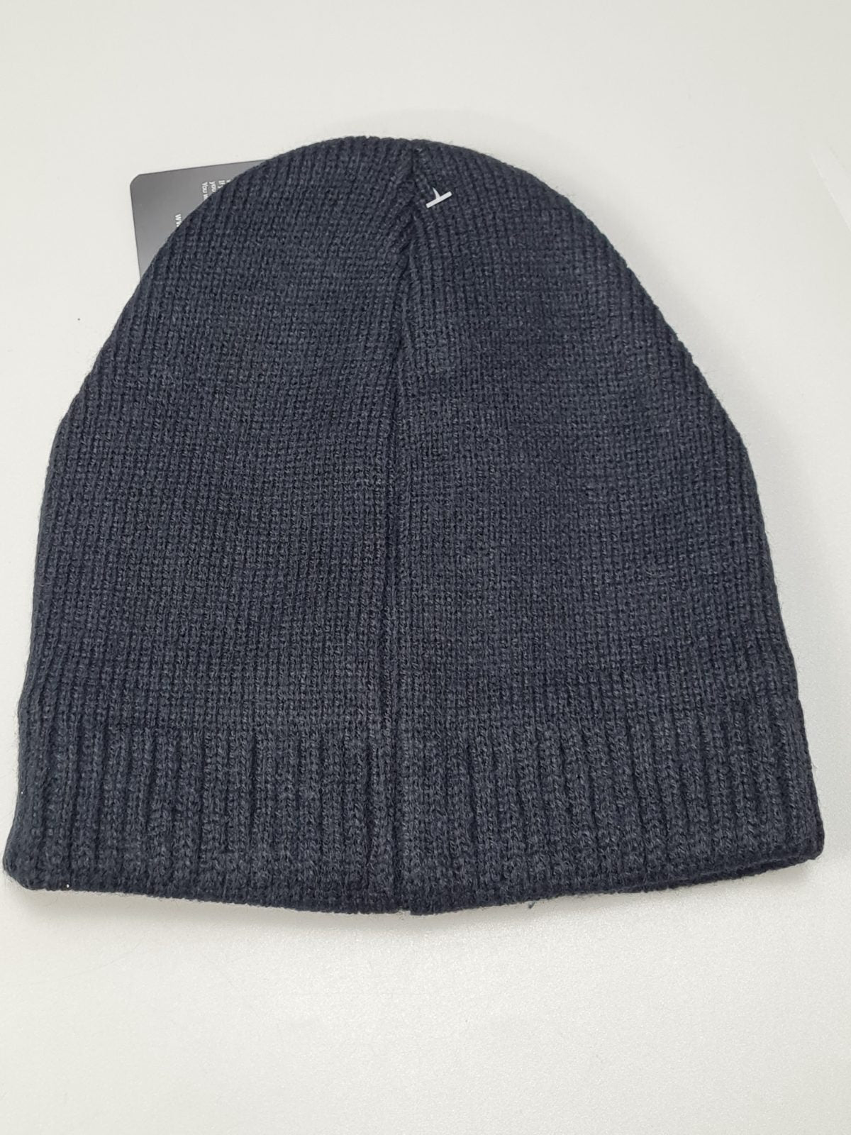 Black beanie hat — photograph 2