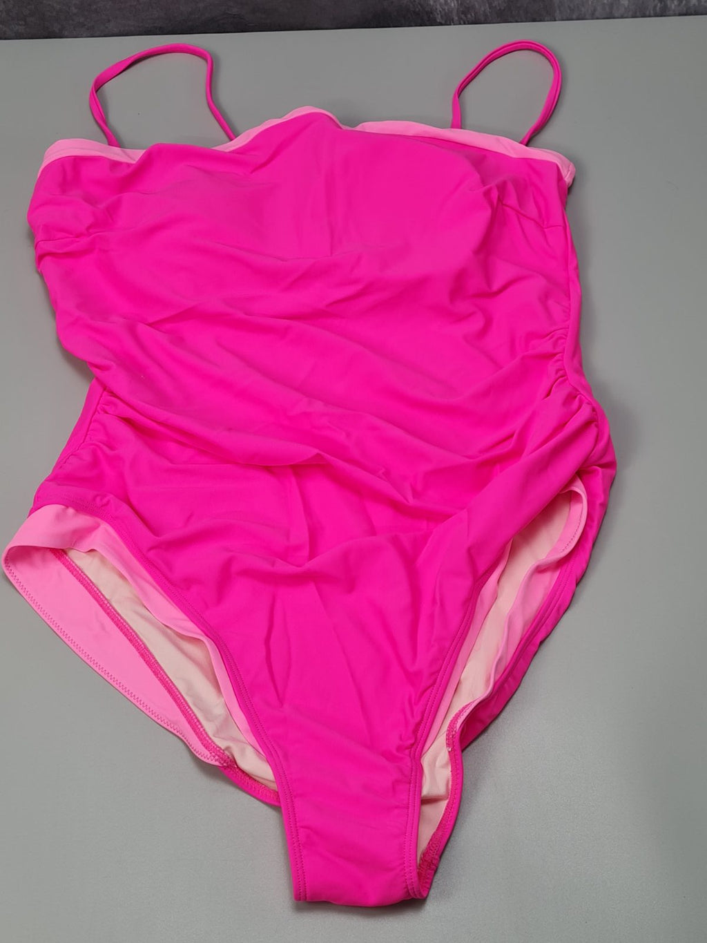 Ladies pink swimming costume — photograph 1