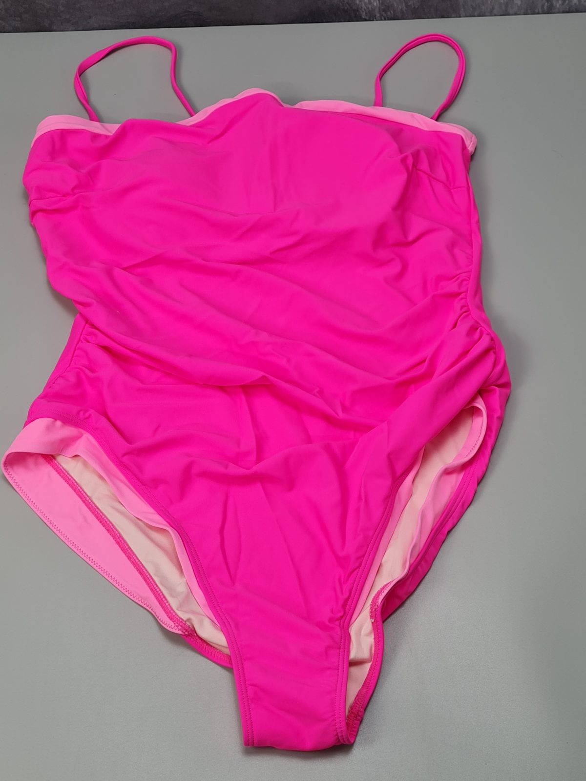 Ladies pink swimming costume — photograph 1