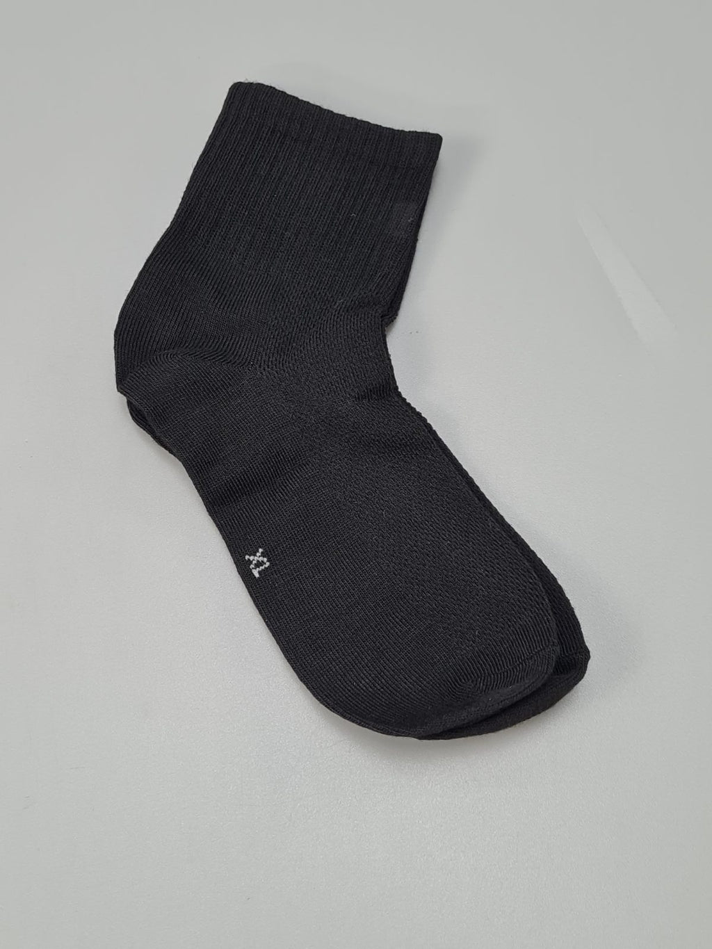 9 pairs of kids black socks — photograph 1