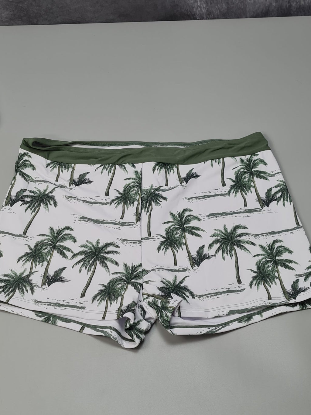 Ladies green and white bikini size XL — photograph 2