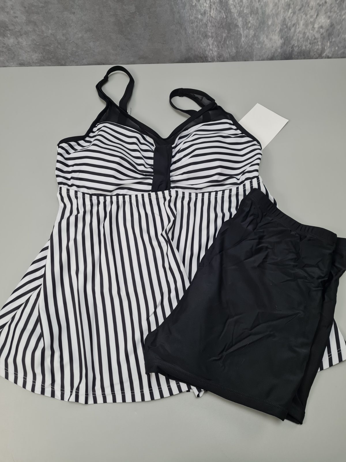 Ladies black and white bikini size L — photograph 1