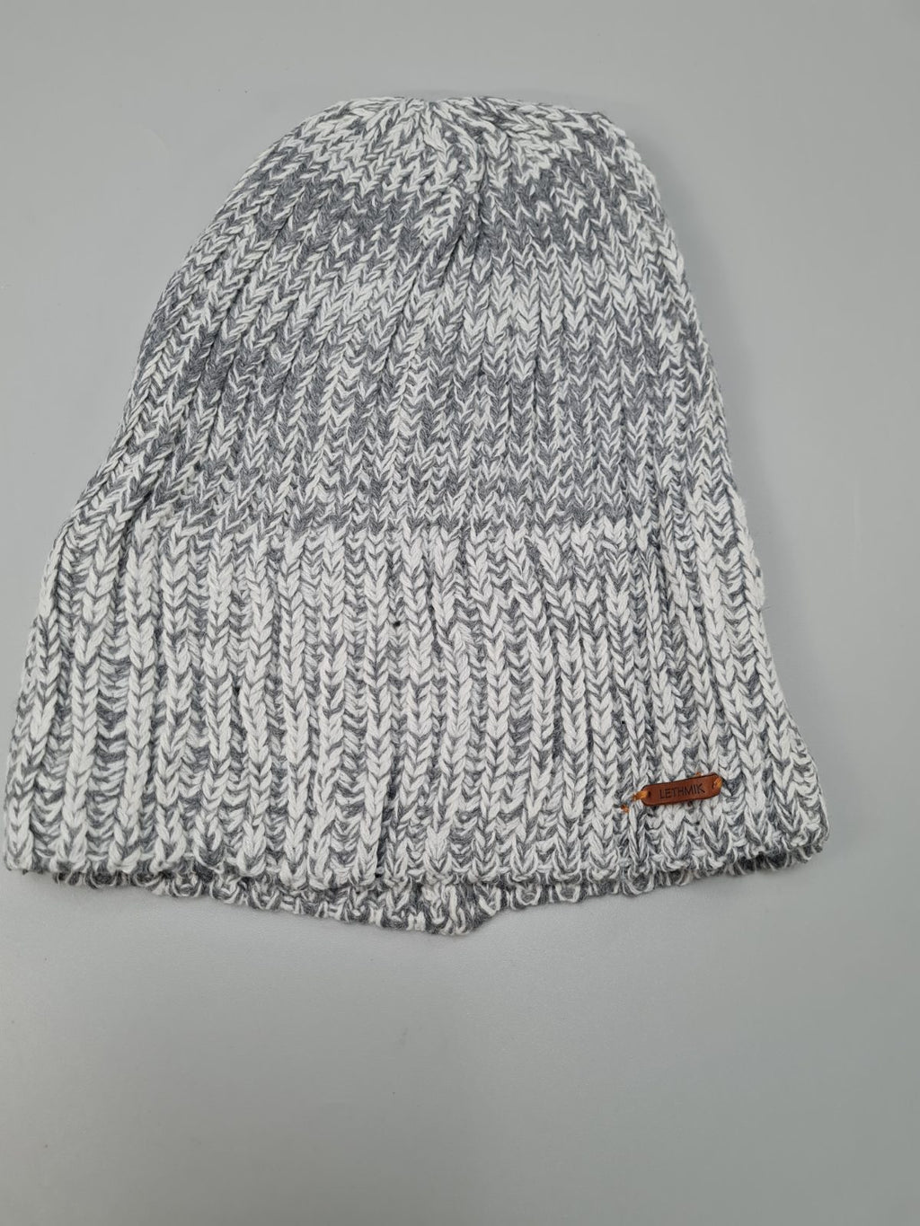 Light grey beanie hat — photograph 2