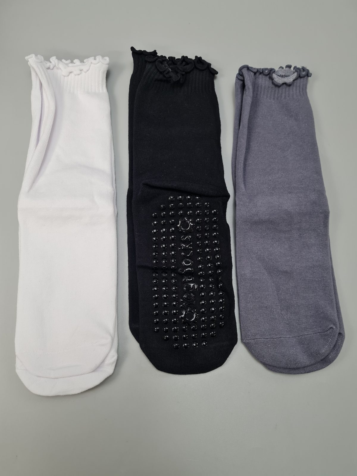 3 pairs of yoga socks — photograph 2
