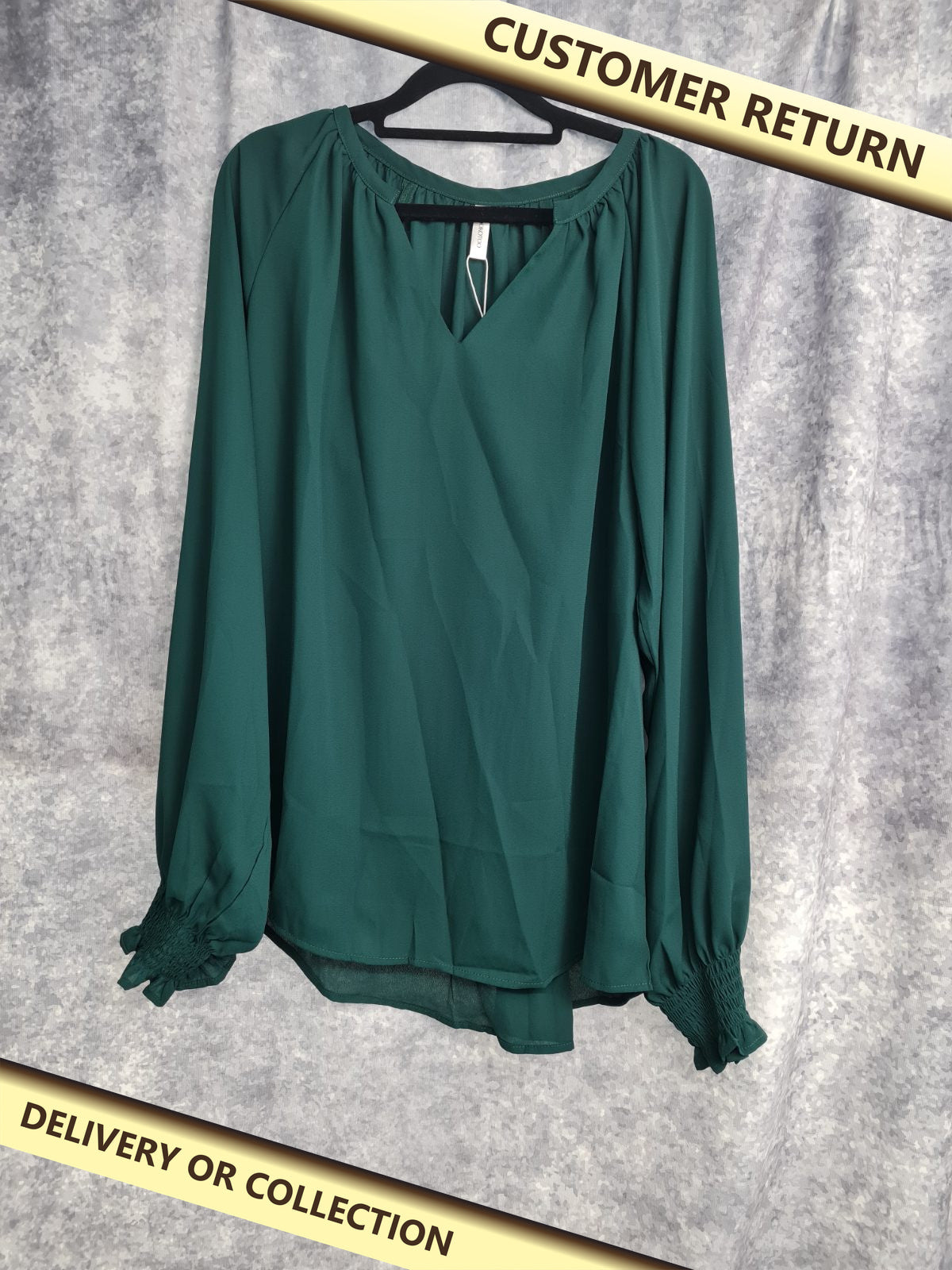 Ladies green long sleeved top size L — photograph 1 — Customer return; auction delivery information shown on image