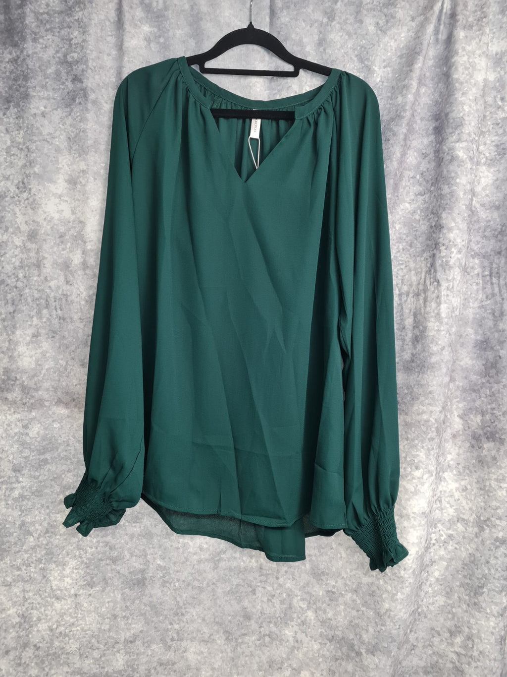 Ladies green long sleeved top size L — photograph 1