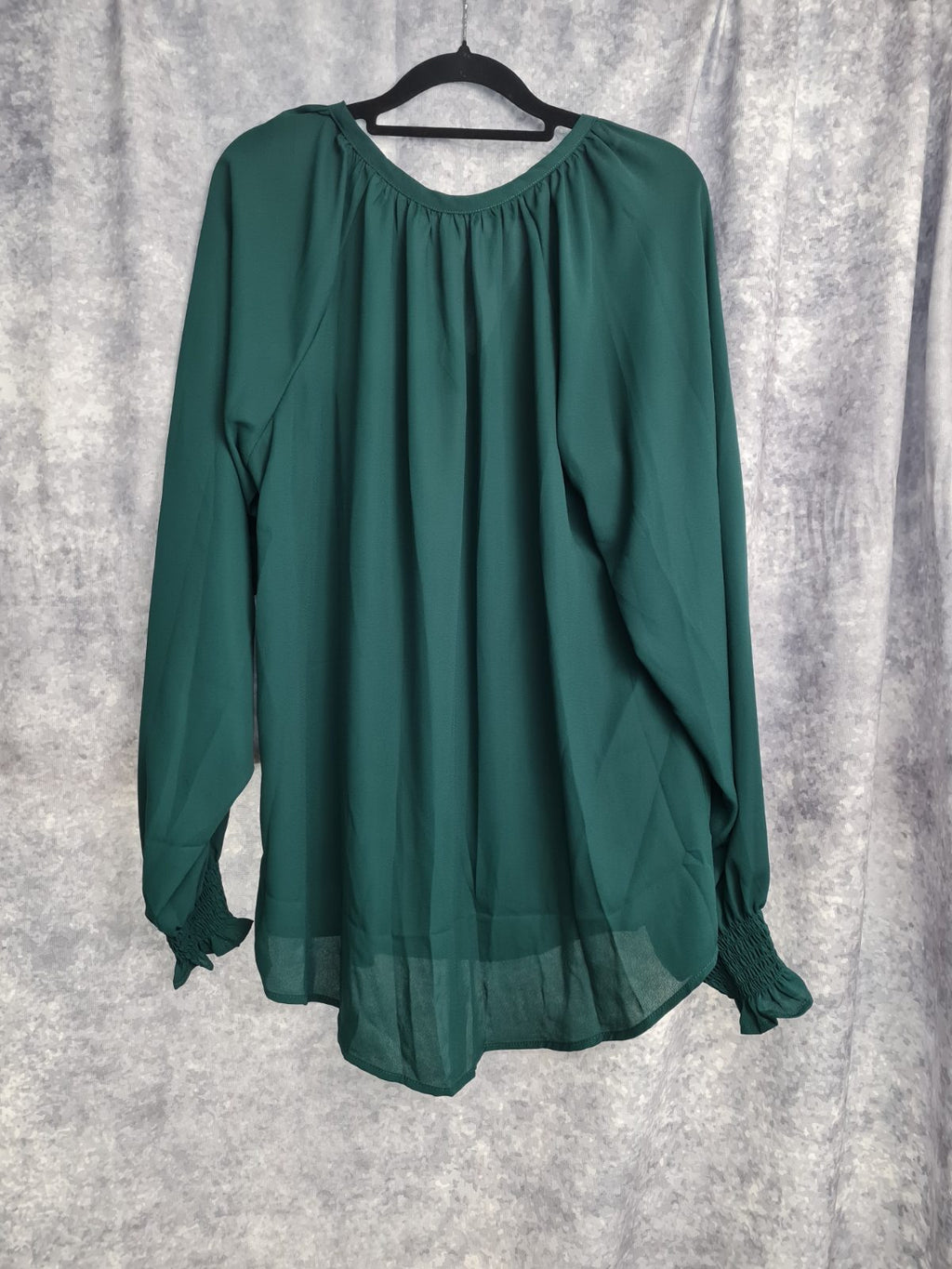 Ladies green long sleeved top size L — photograph 2