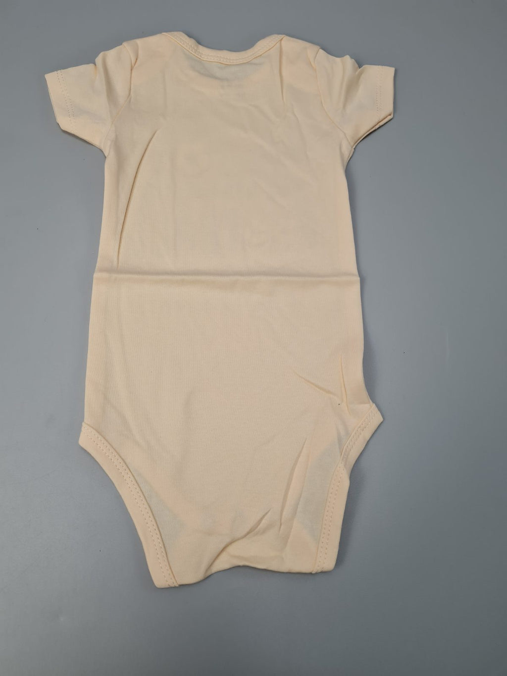 Baby bodysuit in nude age 3-6 months — photograph 4