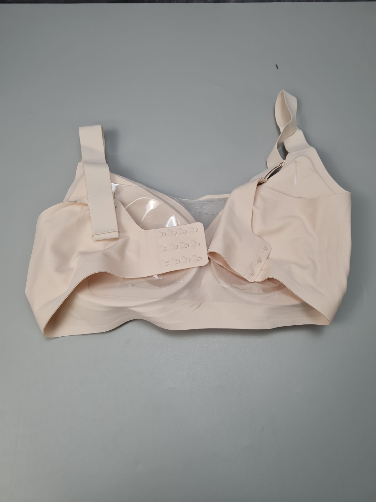 Ladies nude bra size 4XL — photograph 2