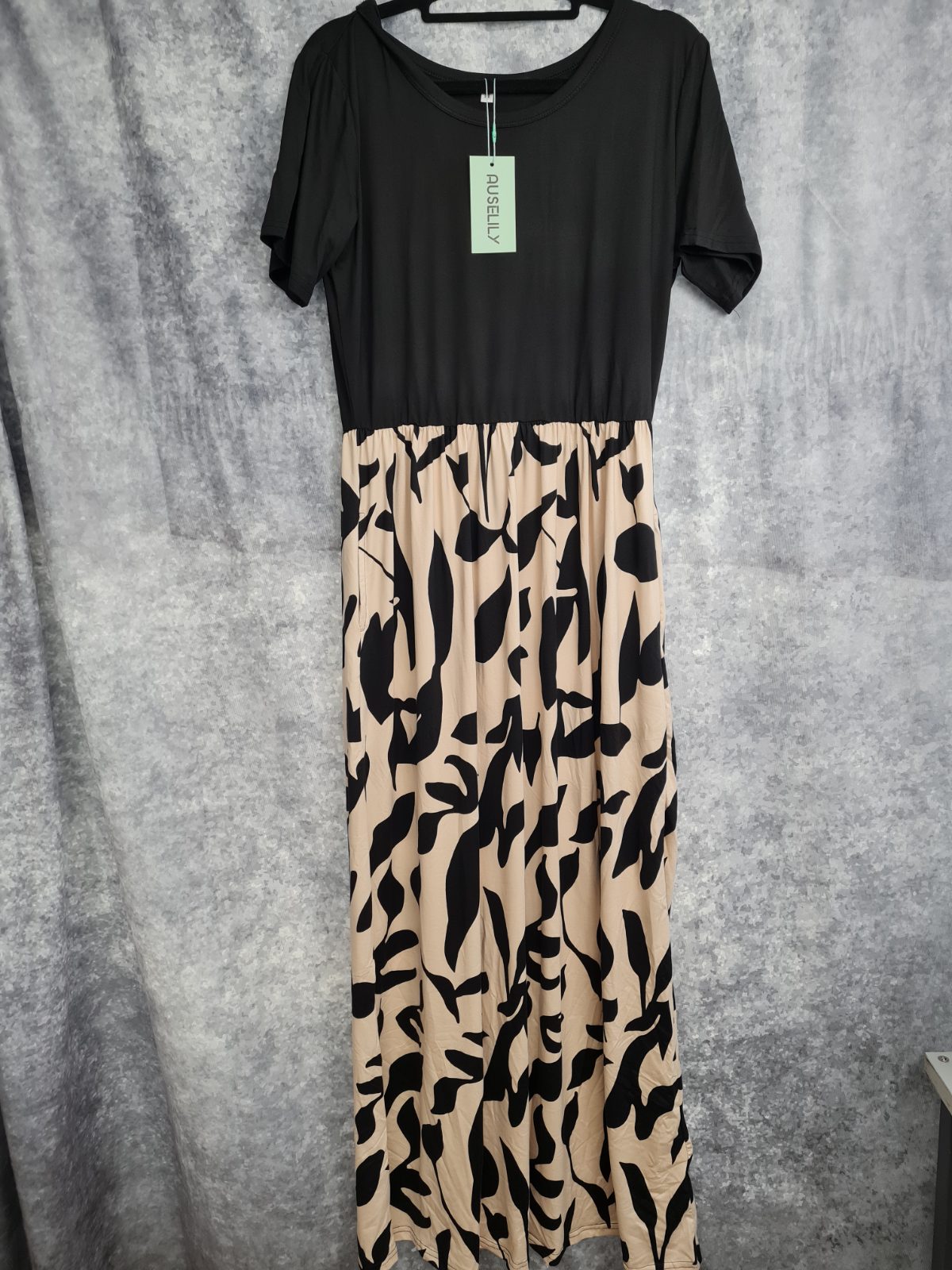 Ladies black and apricot dress size M — photograph 1