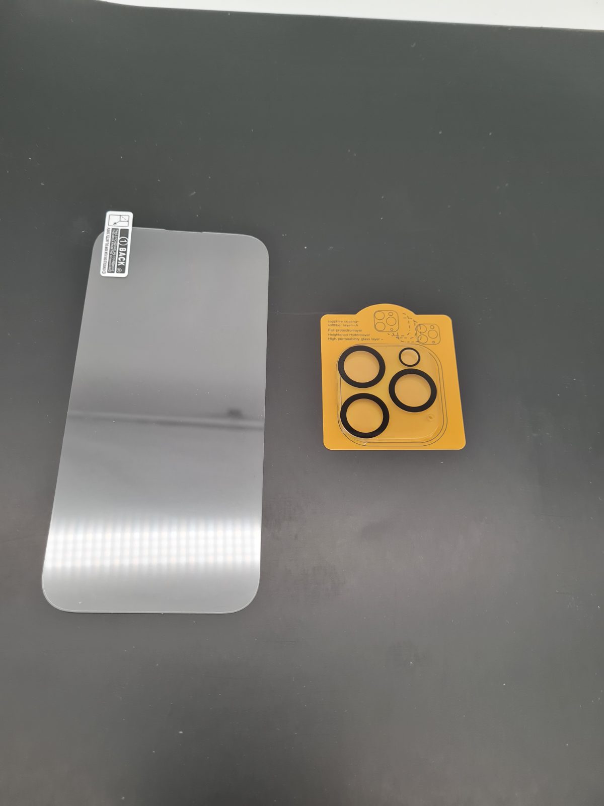 Tempered glass screen protector for Iphone 14 Pro — photograph 3