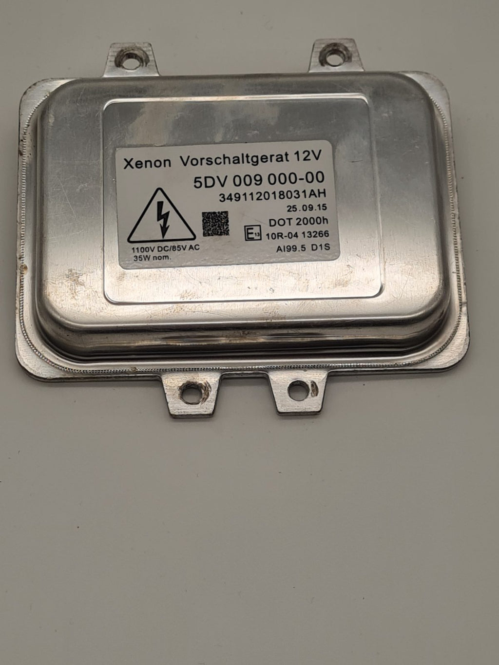 Xenon HID headlight 12v ballast — photograph 1