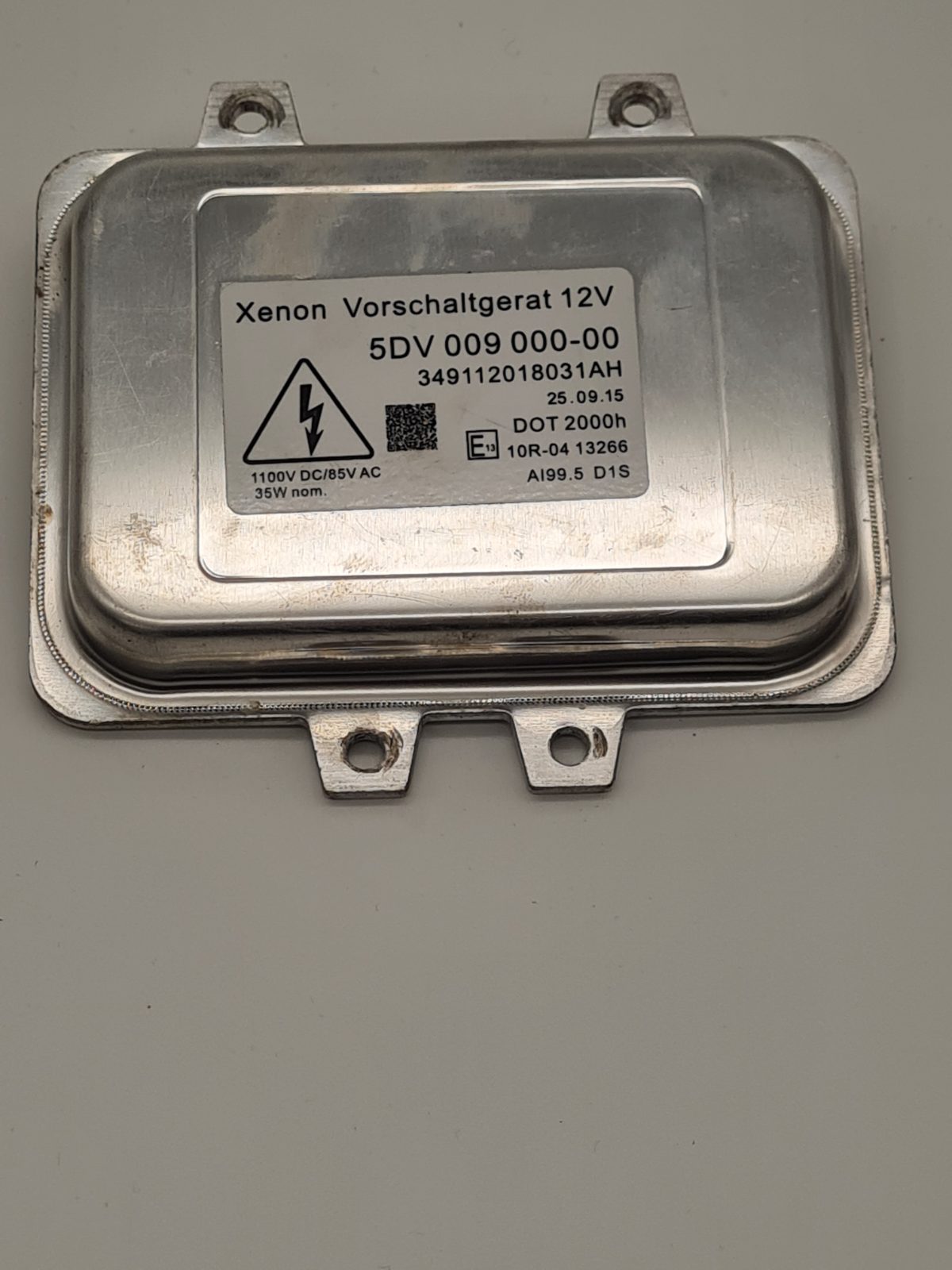 Xenon HID headlight 12v ballast — photograph 1