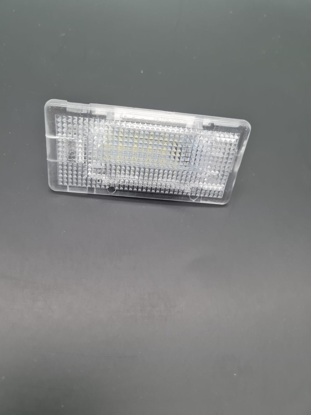 LED light for cars compatible with BMW  1/3/5/6/7/X — photograph 1