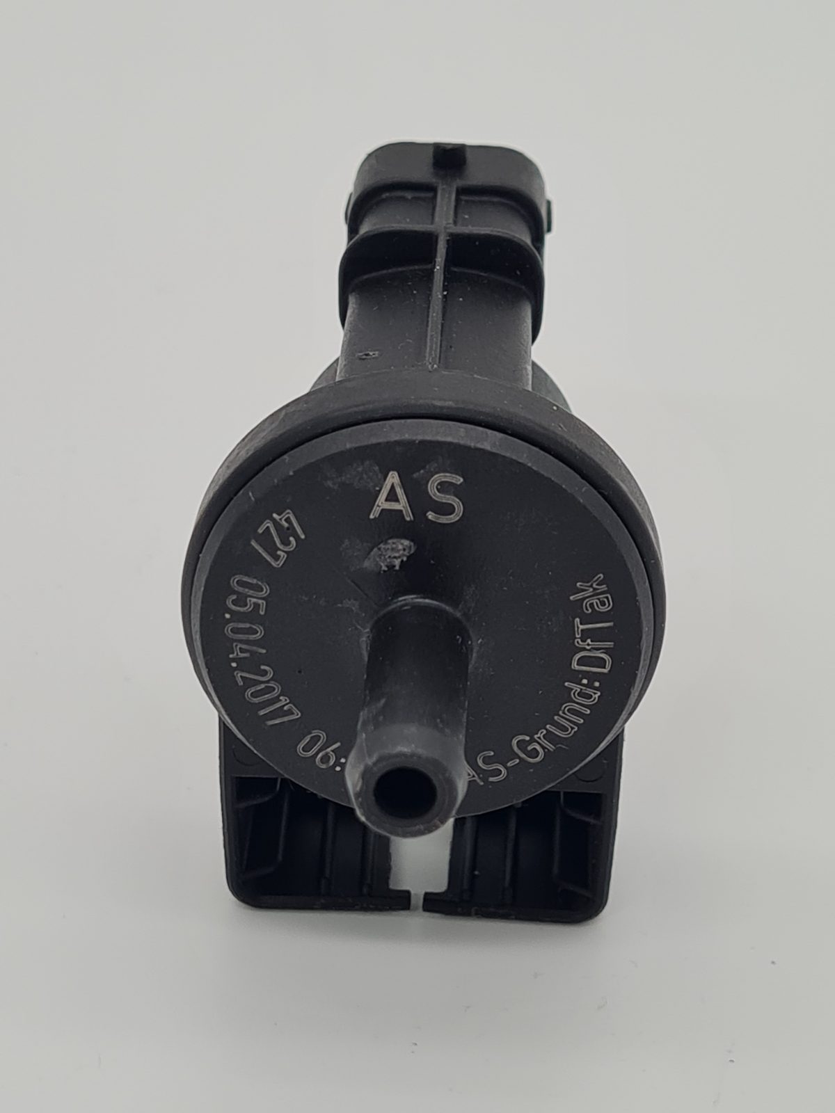 EVAP canister purge solenoid valve — photograph 2