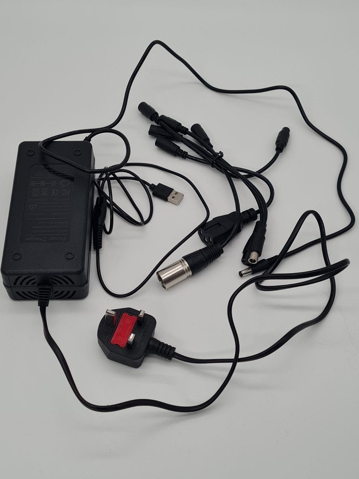 Universal multi-connector battery charger. — photograph 1