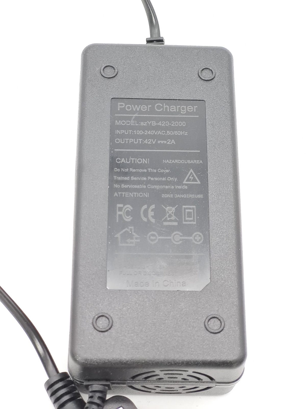 Universal multi-connector battery charger. — photograph 2
