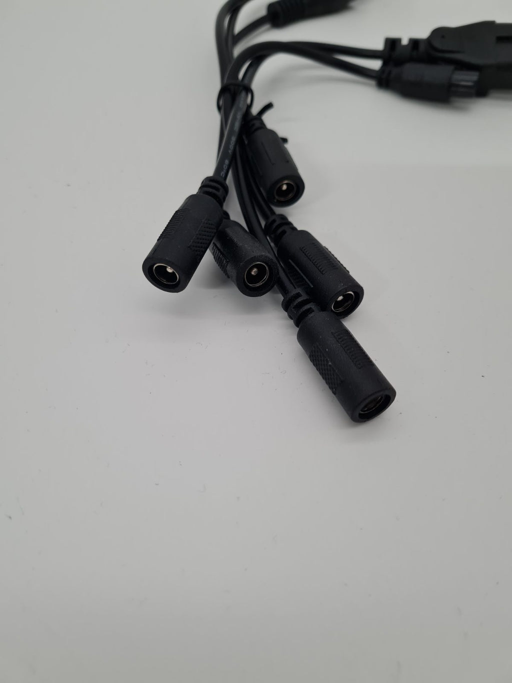 Universal multi-connector battery charger. — photograph 4