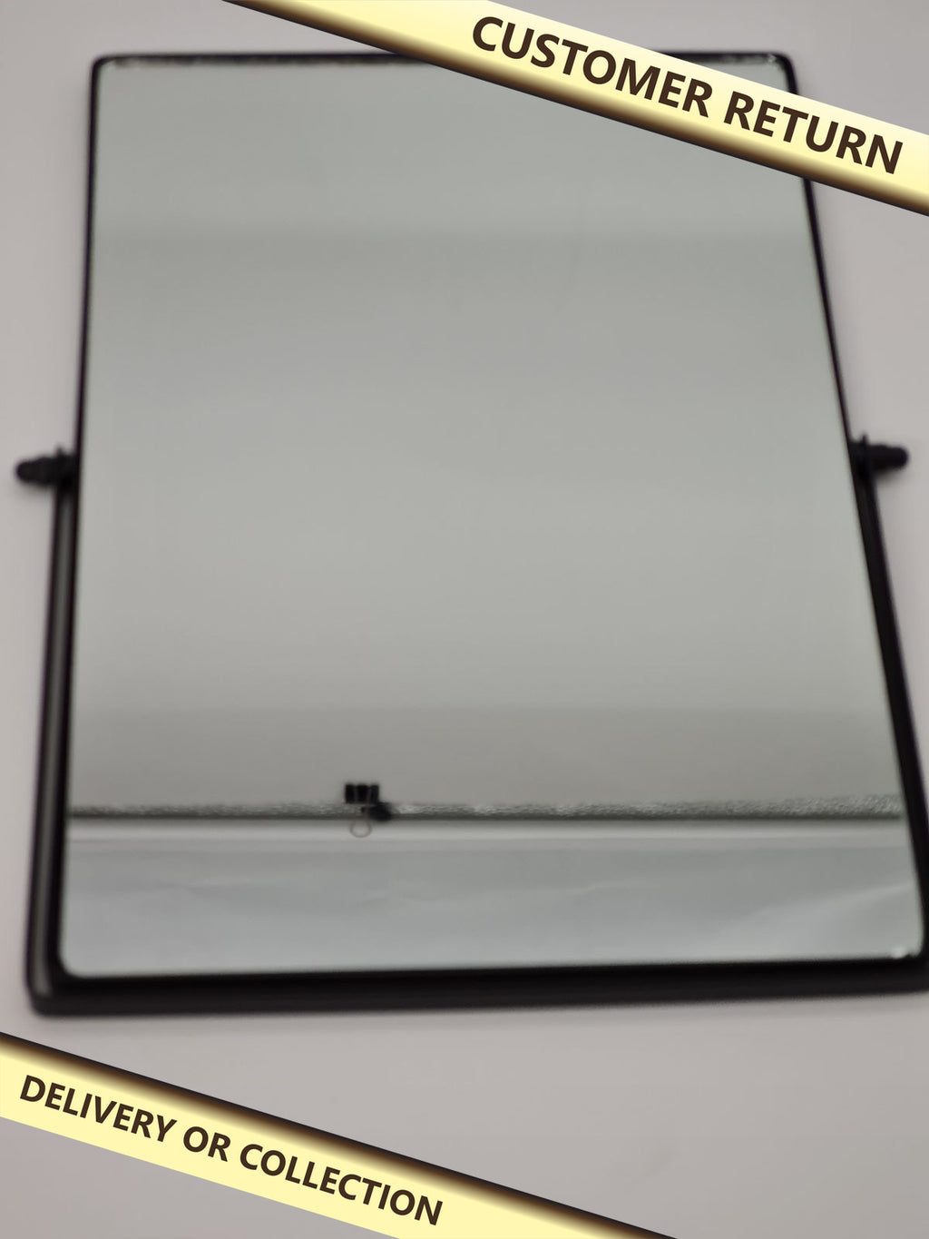 Desktop vanity mirror with stand. — photograph 1 — Customer return; auction delivery information shown on image
