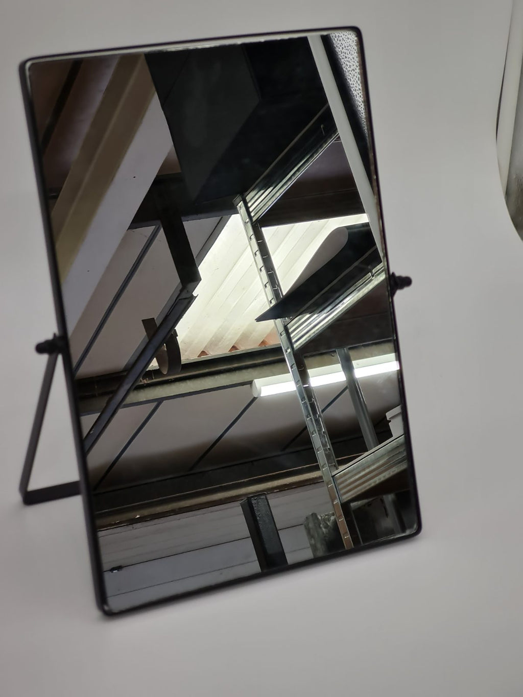 Desktop vanity mirror with stand. — photograph 2