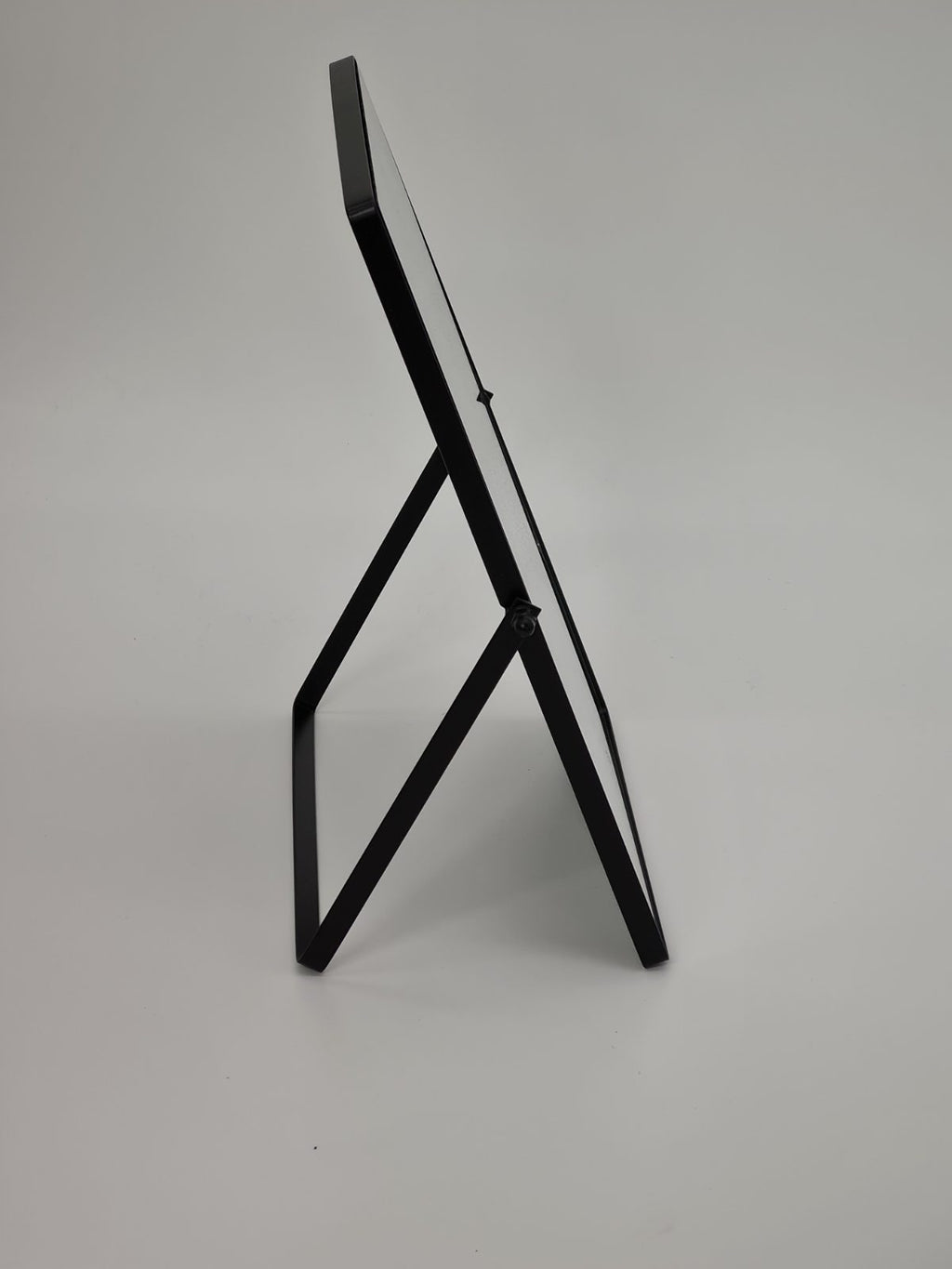 Desktop vanity mirror with stand. — photograph 3