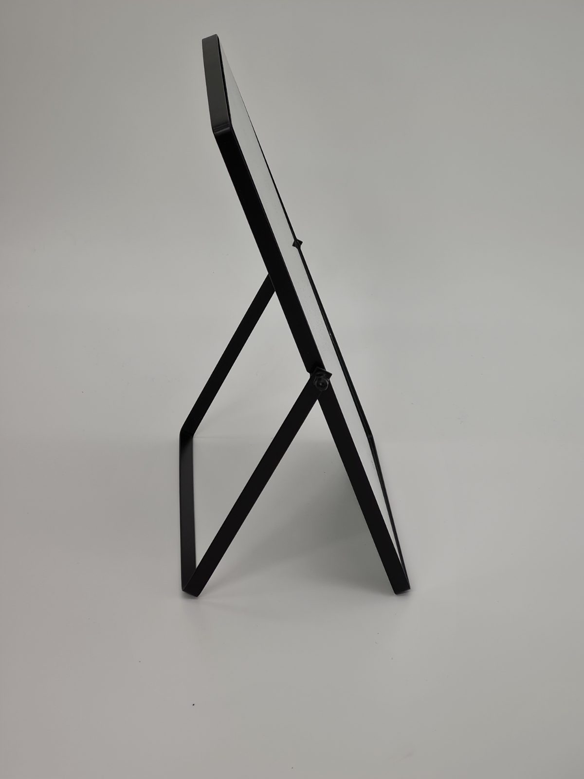 Desktop vanity mirror with stand. — photograph 3