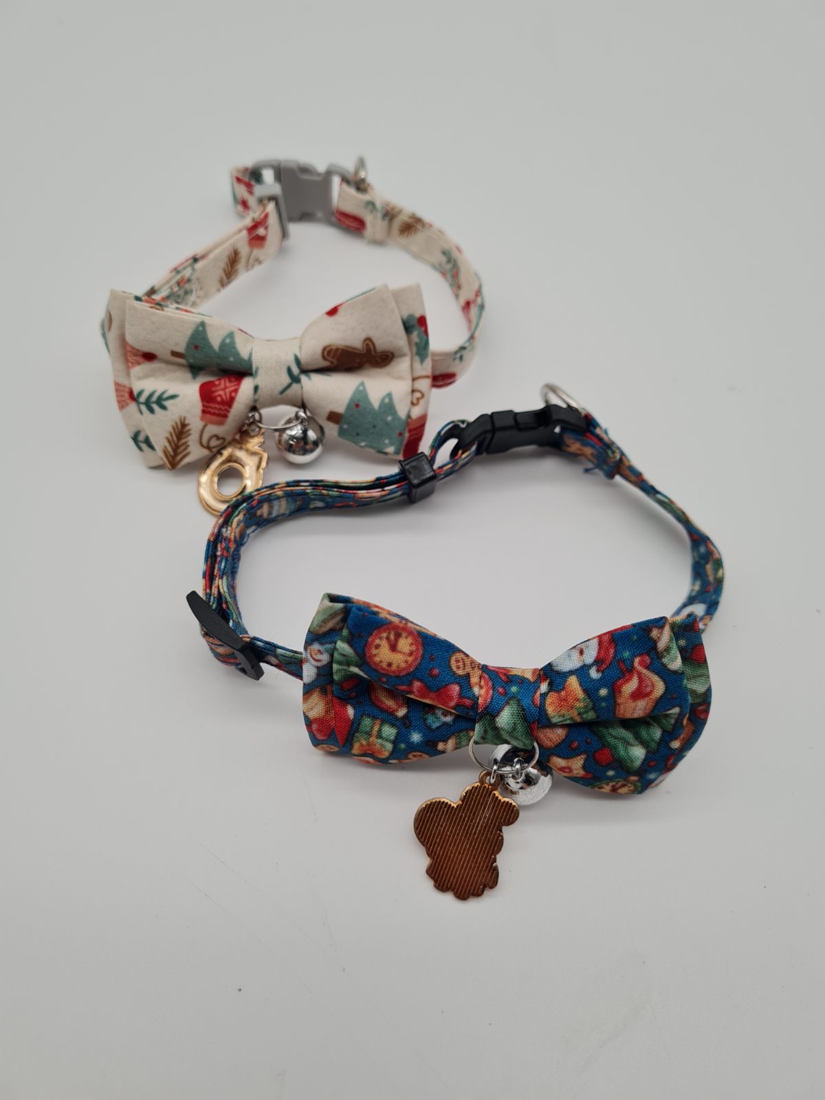 Set of 2 Christmas Cat Collars with Bow Ties and Bells — photograph 1