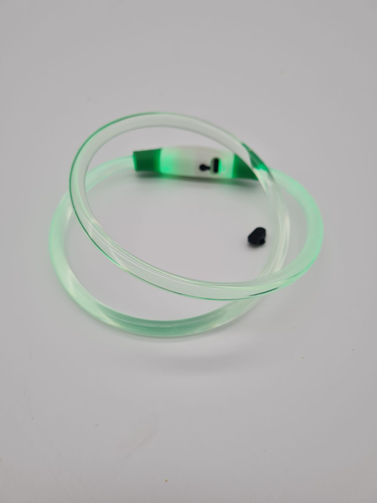 Rechargeable LED pet collar — photograph 1